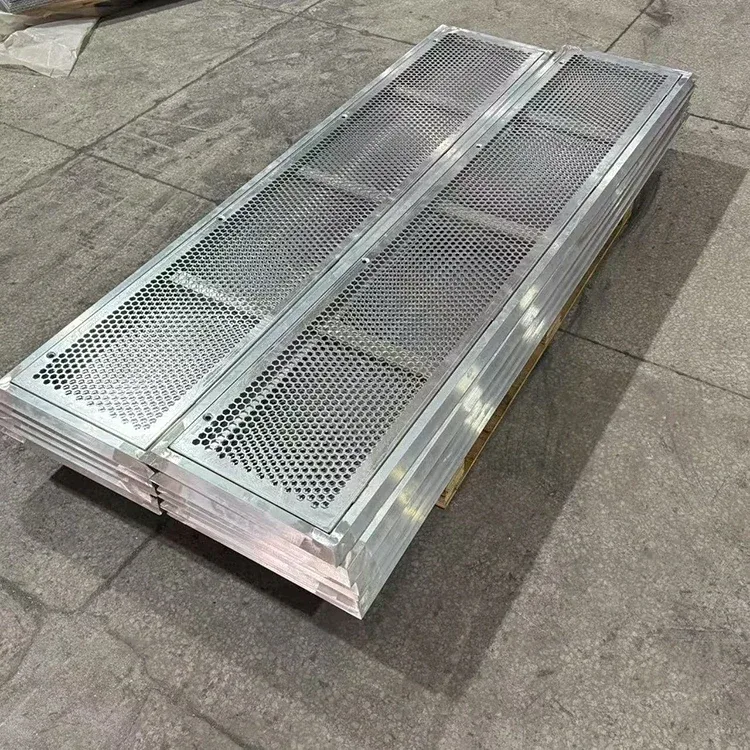 Perforált fém keret panel